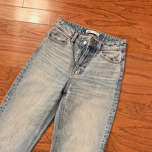 Zara Light Blue Women Jeans - Picture 2 of 4